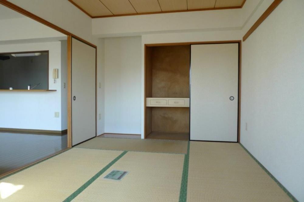 �y�����E���r���O�z�@