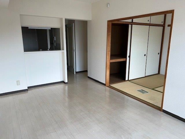 �y�����E���r���O�z�@