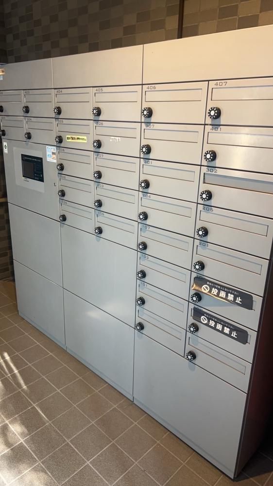 �y�Z�L�����e�B�z�@