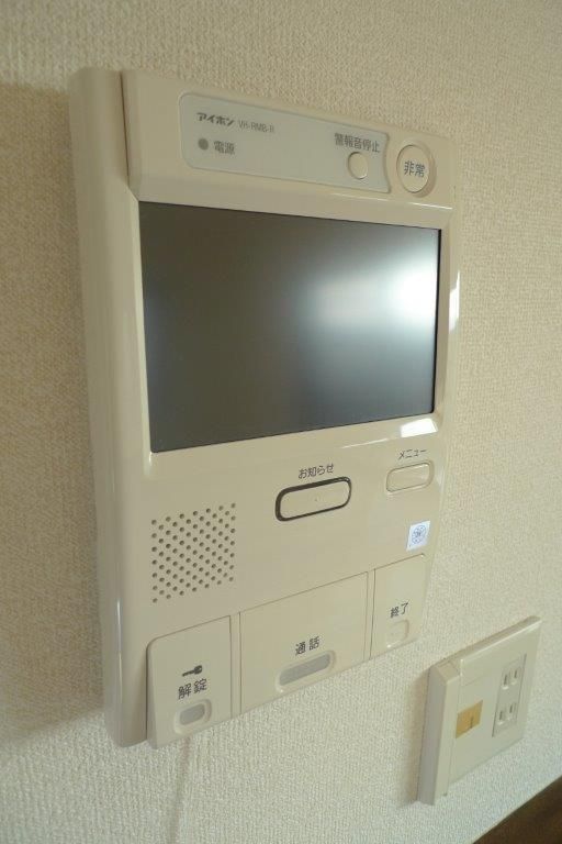 �y�Z�L�����e�B�z�@