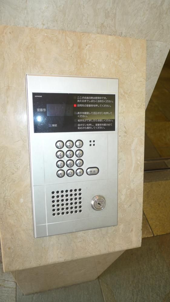 �y�Z�L�����e�B�z�@