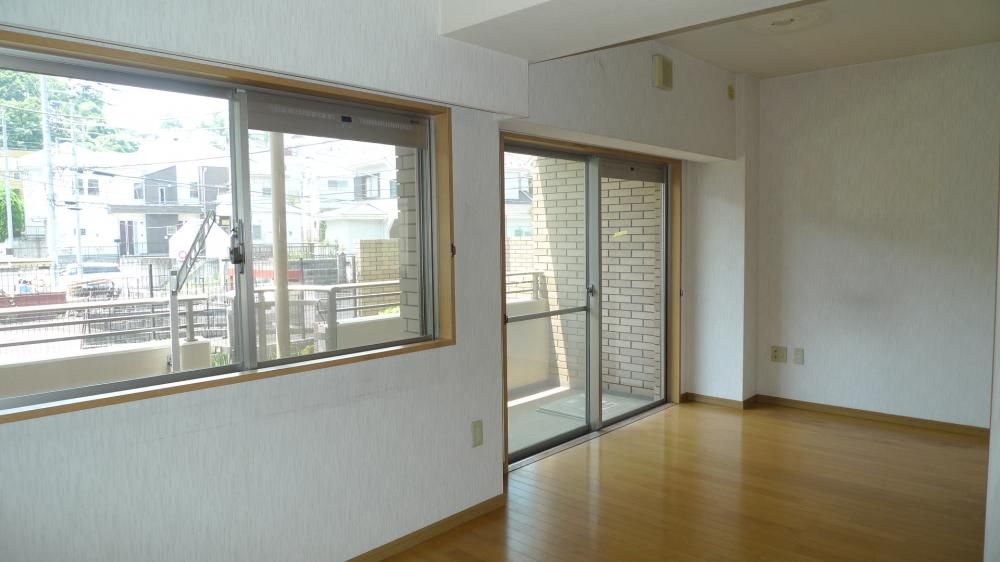 �y�����E���r���O�z�@