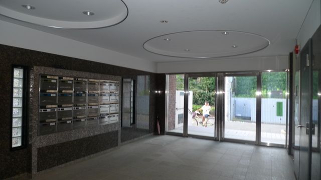 �y�G���g�����X�z�@