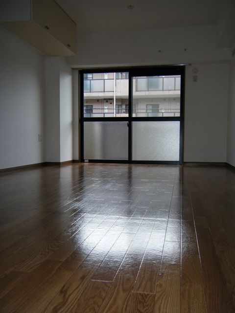 �y�����E���r���O�z�@