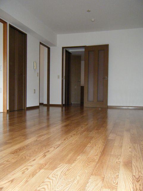 �y�����E���r���O�z�@