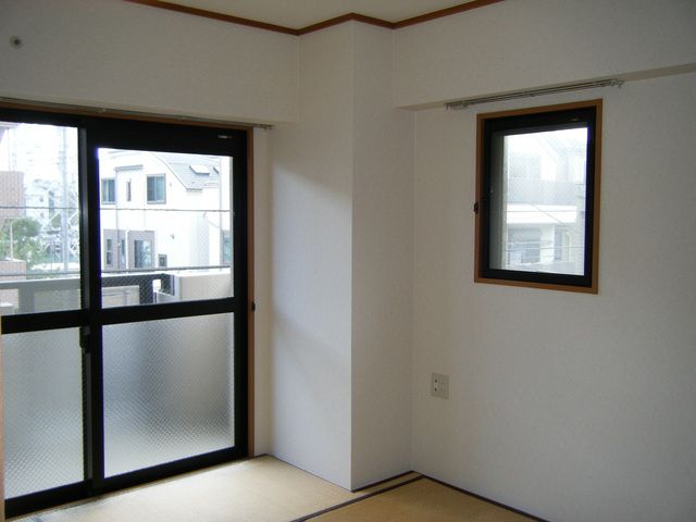 �y�����E���r���O�z�@