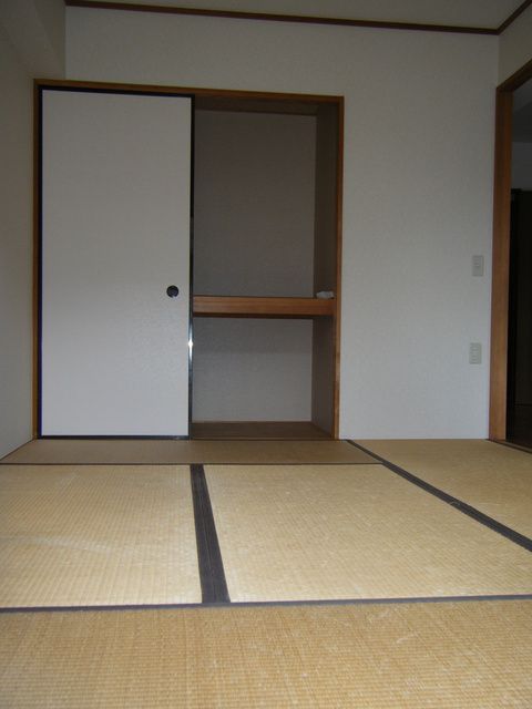 �y�����E���r���O�z�@