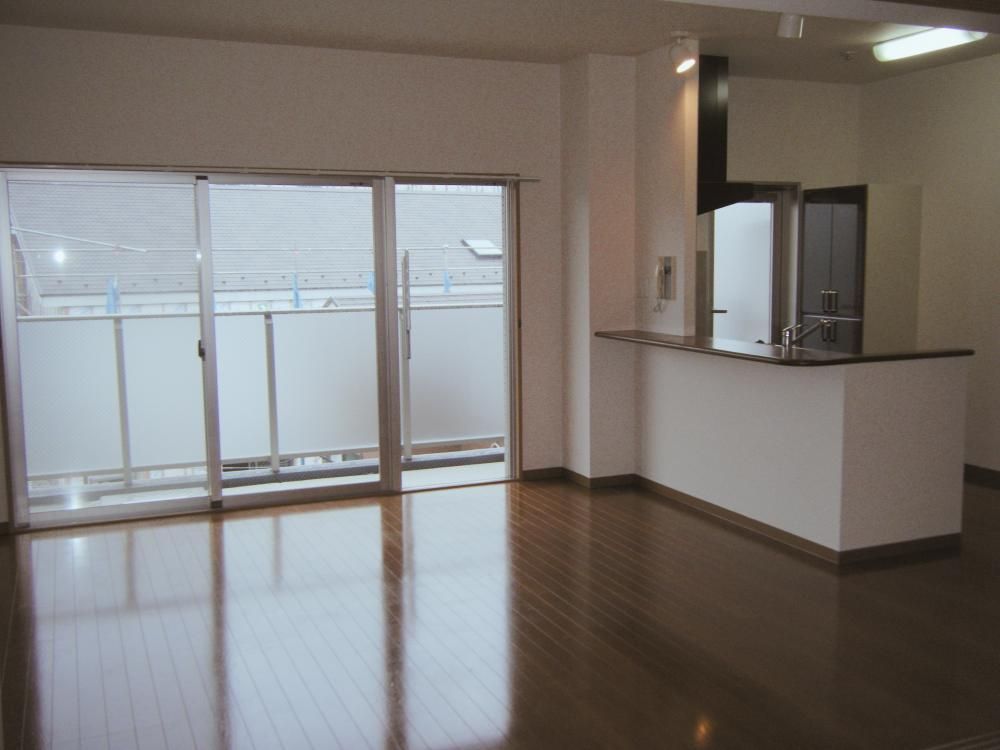 �y�����E���r���O�z�@