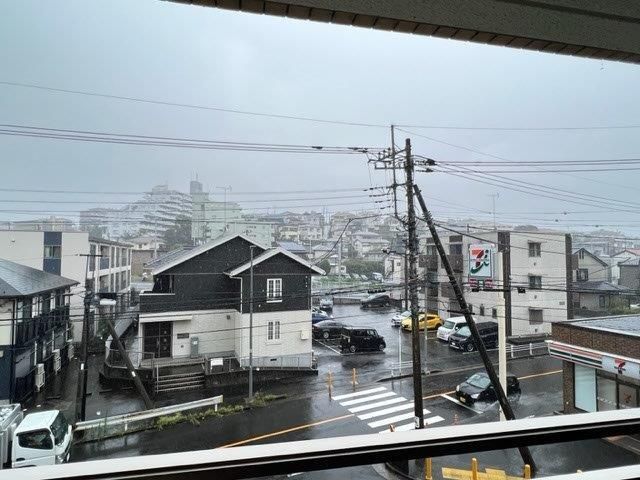 �y���]�z�@