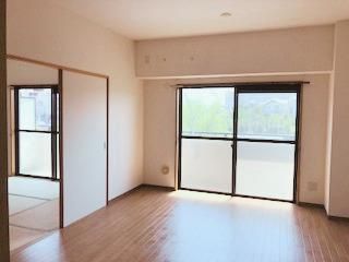 �y�����E���r���O�z�@