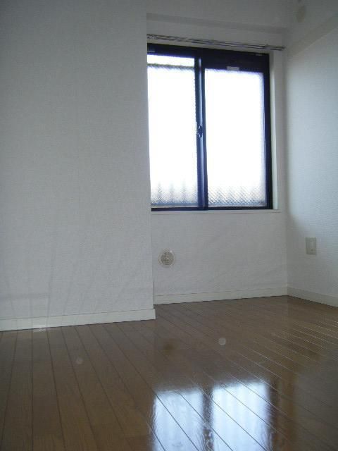 �y�����E���r���O�z�@