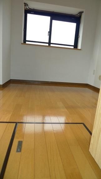�y�����E���r���O�z�@
