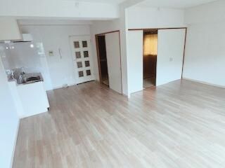 �y�����E���r���O�z�@