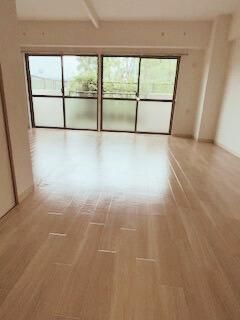 �y�����E���r���O�z�@