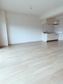 �y�����E���r���O�z�@