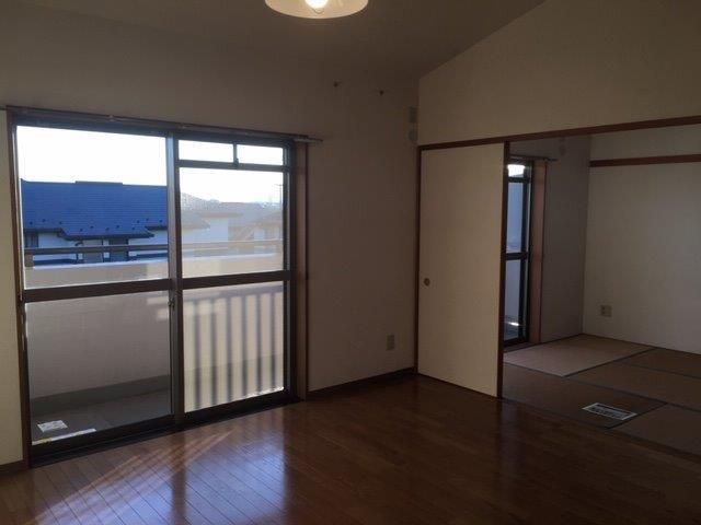�y�����E���r���O�z�@